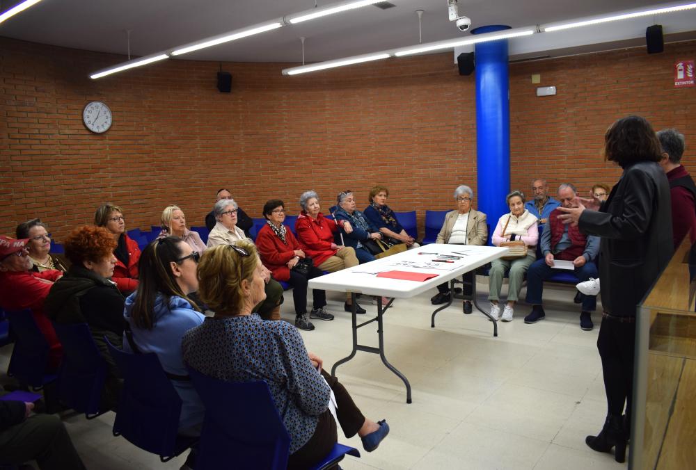 Imagen El Ayuntamiento acoge charlas sobre la teleasistencia