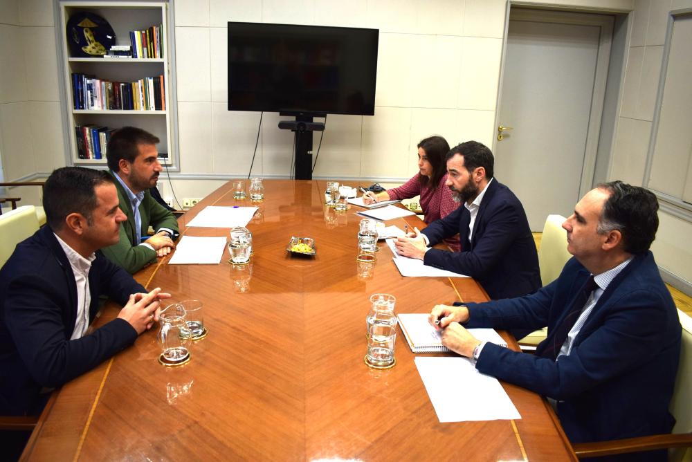 Imagen El alcalde se reunión con el Ministerio por la ampliación de Barajas